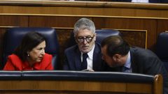 De izquierda a derecha, la ministra de Defensa, Margarita Robles, el de Interior, Fernando Grande-Marlaska, y el de Transportes, scar Puente, en el pleno de este mircoles en el Congreso de los Diputados.