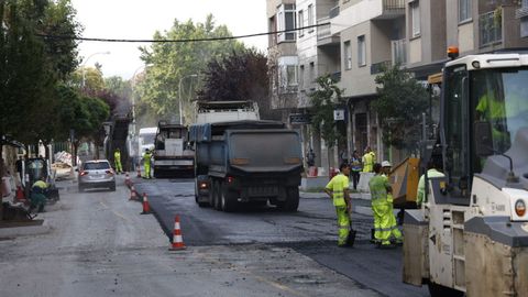 Trabajos de asfaltado de la calle Pena Trevinca m�s de cinco meses despu�s del socav�n
