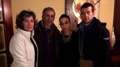 El bombero vigu�s Manuel Villar y tres familiares atrapados en el aeropuerto de Beuavais.El bombero vigu�s Manuel Villar y tres familiares atrapados en el aeropuerto de Beuavais