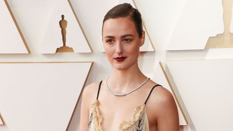 Renate Reinsve, de �La peor persona del mundo�, con  un dise�o en blanco y negro de Louis Vuitton.