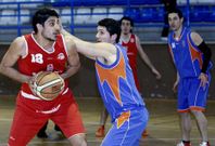 Iker Trevijano, en el pabell�n municipal de Chantada, en un partido de la liga EBA.