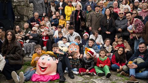 Fiesta en el barrio pobrense de A Covecha en Nochebuena.