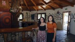 Anta y Mara, en el interior de A Palloza.