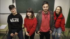 Pablo Manuel Pi�eiro, segundo por la derecha, en una fotograf�a con sus compa�eros de clase (Jorge Hermo, Miranda Carou y Marina Ramallo) con los que particip� en la olimpiada matem�tica gallega y en la que qued� tercero.