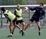 Los jugadores en un partidillo durante el entrenamiento del Pontevedra en A Xunqueira.