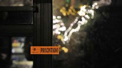 La puerta del local vilagarciano precintado.