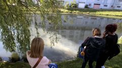 El aliviadero est� cerca del pantal�n del parque del que salen las barcas