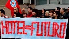 Manifestaci�n contra el cierre de un hotel en Sada