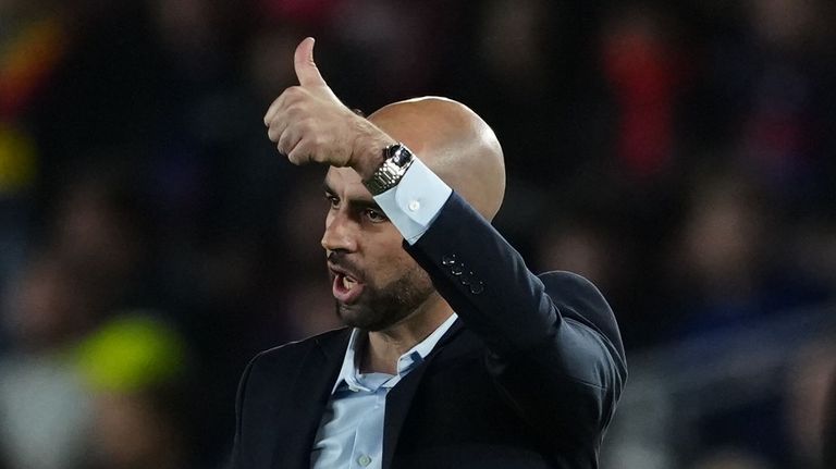 El entrenador del Celta, Claudio Gir�ldez, durante el partido ante el Barcelona.