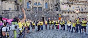 El j�bilo de los valencianos estall� en el Obradoiro con el lanzamiento de sus sombreros al aire.