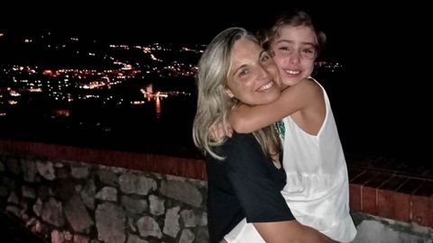 Isabel Álvarez con su hija pequeña en Italia, donde pasaron una semana