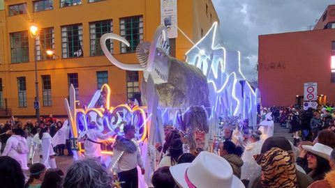 El artilugio ganador del octavo premio en el Descenso de Galiana de Avil�s, con motivo del Antroxu.