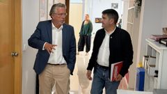 Pedro Blanco (derecha), con Carlos Ros�n Varela, director de Igaxes, una de las entidades con las que se reuni� ayer.