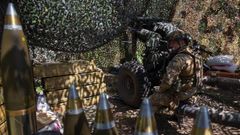 Un soldado ucraniano, en un puesto pr�ximo al frente, en la regi�n de Donetsk