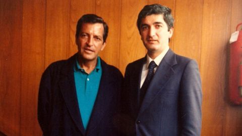 El propio Adolfo Su�rez visit� Fisterra para impulsar la candidatura de su partido en las municipales de 1987, donde Carrillo iba de segundo en la lista y termin� de concejal por la dimisi�n del primero.