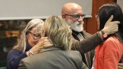 Militantes de Ciudadanos se consuelan tras el mal resultado.