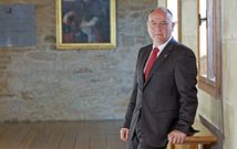 Luis Lima tiene sobre sus espaldas la gesti�n de una plantilla que alcanza los 2.048 profesores<span lang= gl >. </span>