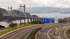 La AP-9 a su paso por el Puente de Rande (uno de los tramos de m�s densidad de tr�fico de esta autopista), sin coches el pasado mes de marzo