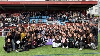 El Victoria CF celebra el ascenso a Segunda Federaci�n femenina

