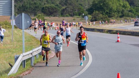 Los corredores salieron a primera hora de la ma�ana desde la Praza do Corgo, en O Grove