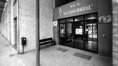 Acceso principal al instituto Juan Jos� Calvo Miguel, de Sotrondio