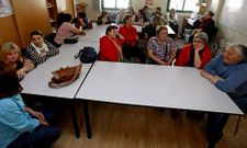 El personal de la conservera de Vilaxo�n celebr� ayer una asamblea en Vilagarc�a.