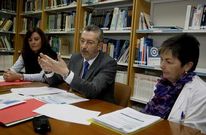 Chus Lage, directora de gesti�n, Jos� Insua, gerente, y Carmen Louzao, directora de enfermer�a.