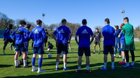 Jugadores del Oviedo, en El Requexn