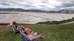Playa y cielo con nubes