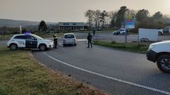 Imagen del operativo de la Guardia Civil en los accesos a Chantada