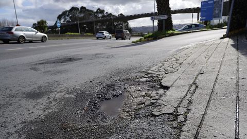 Firme en mal estado en la zona de A Pasaxe