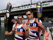 Fiuza (izq.) y Bouz�n, ayer tras ganar el Sella.