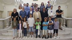 El regidor local recibi� a los peque�os en el Concello, donde les entreg� material escolar.