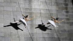 Detalle dunha montaxe de danza vertical que formou parte da celebraci�n do 30.� aniversario do CGAC e que se desenvolveu nun dos muros do edificio concibido polo arquitecto luso �lvaro Siza.