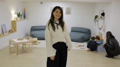 Nicole Prudant abri� su primer negocio, un centro de yoga orientado a familias que puedan practicarlo de manera conjunta o madres que acudan con sus hijos para poder conciliar. Empieza a impartir sus clases esta semana en la calle Nueva Traves�a de Buenavista, en Os Castros.