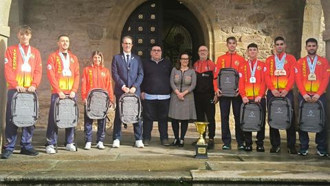 Los seis deportistas del ITF Noia participaron en una recepcin oficial en el Concello.