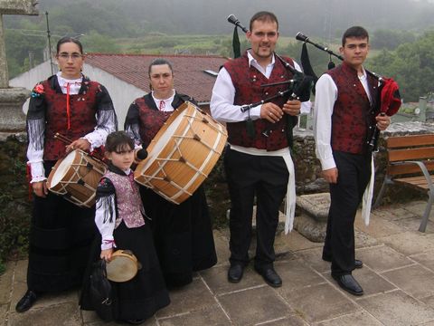 Encarna, Emily, Toño y Álex, integrantes del grupo Barlovento.