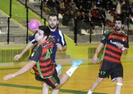 David en el momento de lanzar en el partido disputado en el Arena entre BM Lal�n y Luceros. 