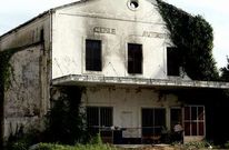 El cine Avenida fue la sala X de la ciudad a finales de los ochenta. En la foto, del 2005, sus ruinas. S.A.