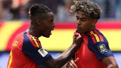 Nico Williams y Lamine Yamal, durante el partido de Espa�a ante B�lgica.