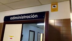 Cartel instalado en la entrada del �rea de administraci�n que advierte de la existencia de c�maras