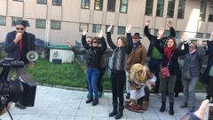 Funcionarios de Justicia en huelga hacen un simulacro del 23-F en Vigo