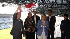 Abel Caballero, Carmela Silva, Jos� Manuel Amoedo, Mari�n Mouri�o, Miguel �lvarez Rey y Carmela Cuevas, este jueves en Bala�dos.