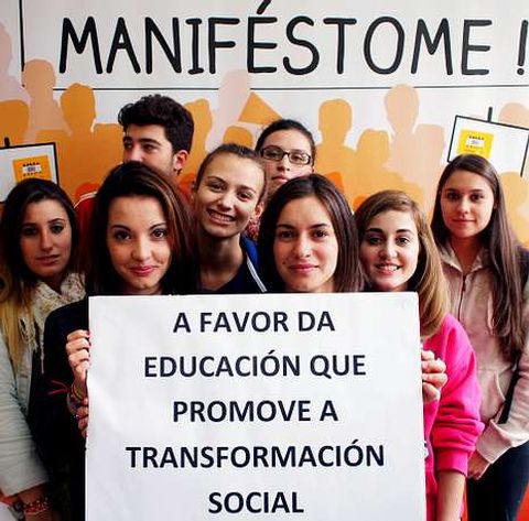 <span lang= es-es >Photocall para sensibilizar sobre el problema</span>. El Consello Municipal de Cooperaci�n Internacional e Solidaridade organiza hoy un photocall en la avenida de Castelao, junto a la plaza de Am�rica, entre las 11.00 y las 20.00 horas. Propone elegir uno de los 40 lemas de la campa�a del D�a Internacional para la Erradicaci�n de la Pobreza, hacerse una foto y compartirla en las redes sociales.