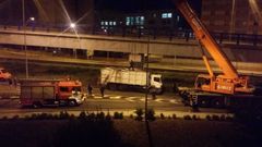 Fallece al volcar el cami�n que conduc�a en A Coru�a