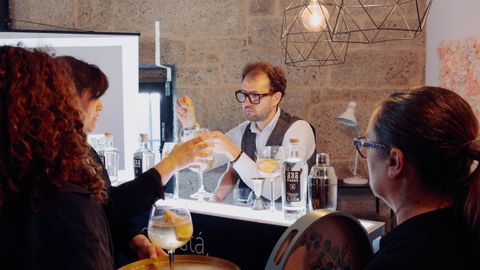 Presentaci&oacute;n del vodka de patata en Xinzo