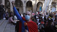 El alcalde de Ourense, Gonzalo P�rez J�come, se sum� a la fiesta para dar el pistoletazo de salida al desfile infantil