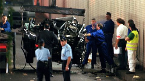 La polica, en el lugar del accidente donde la princesa Diana perdi la vida el 31 de agosto de 1997