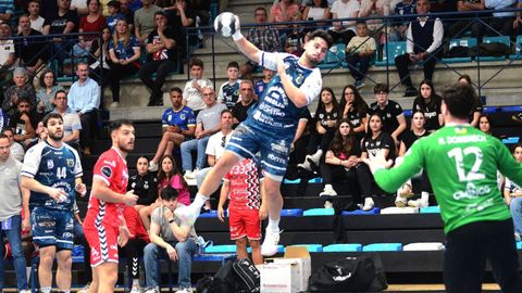 El Cangas afronta la cita de esta semana fuera de la zona de descenso.