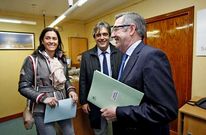 �ngel Curr�s compareci� junto a los dos diputados por Santiago, Paula Prado y Pedro Puy.